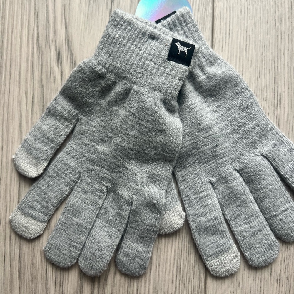 NWT VS Pink Gray winter gloves women’s one size touchscreen compatible